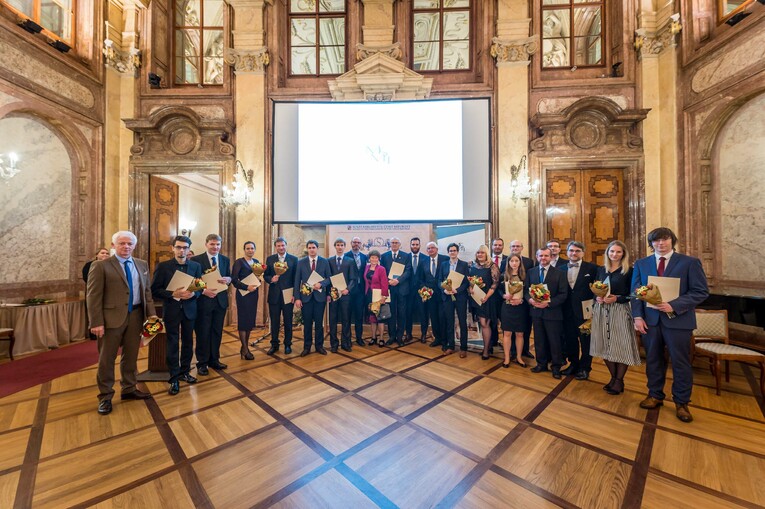 Ministerstvo školství ocenilo vědce z výzkumného centra ...