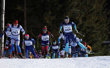 Adéla Nováková vpravo s číslem 265.