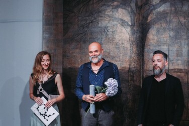 Cenu Fakulty designu a umění Ladislava Sutnara a Nadace SUTNAR - NADACE RADOSLAVA A ELAINE SUTNAROVÝCH za litografii získal Roman Franta