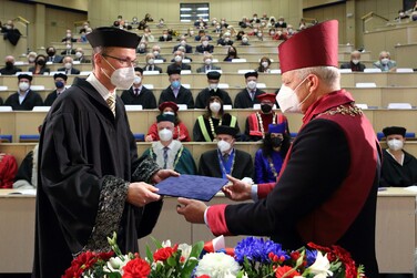 Při Slavnostním zasedání Vědecké rady ZČU předal rektor pamětní medaile ZČU a čestná uznání.