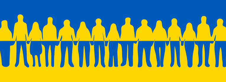 volunteers helping Ukraine