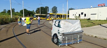 Tramvaj umí detekovat překážku na trati a včas zpomalit.